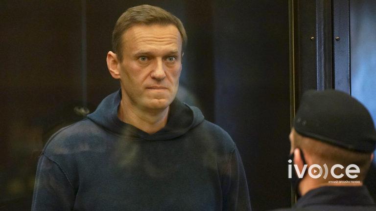 А.Навальный өлсгөлөнгөө зогсоожээ