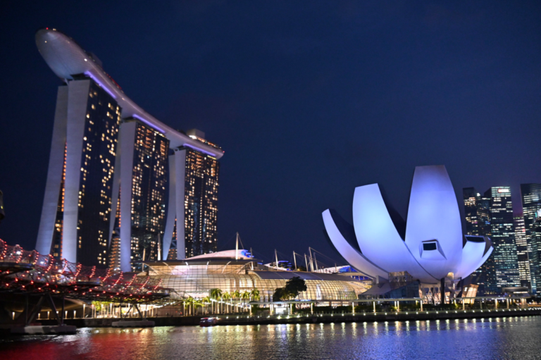 Сингапур улс Хонконгийг орлох Азийн санхүүгийн төв болох уу