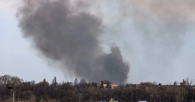 ОХУ Днипро хотын нисэх буудлыг бөмбөгдөн устгажээ