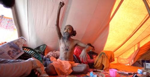 Бурхандаа зориулж гараа 10 жил өргөжээ