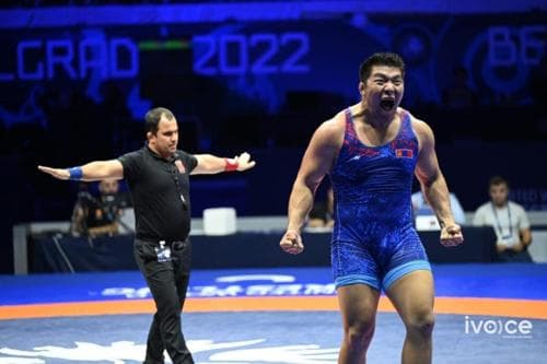 М.Лхагвагэрэл дэлхийн аваргын төлөө алдарт бөх Таха Акгюльтэй хүчээ үзнэ