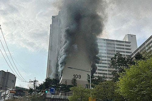 Сөүлд 21 давхар орон сууцанд гал гарч, нэг хүн нас барж, 11 хүн гэмтжээ