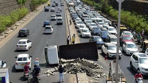 Энэтхэгт гурван минут тутамд нэг хүн зам тээврийн ослоор амиа алддаг