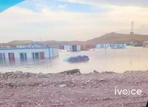 Өмнөговь аймгийн Ханбогд суманд үер бууж, нийтийн байр, машинууд усанд автжээ