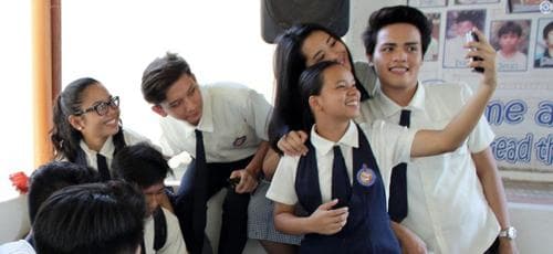 ЮНЕСКО сургуулиудад ухаалаг гар утас хэрэглэхийг дэлхий нийтээрээ хориглохыг уриалжээ