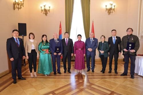 Монгол, Унгар иргэдэд төрийн дээд одон, медаль гардууллаа