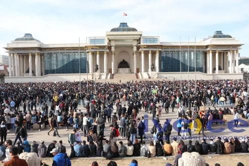 THE DIPLOMAT: Монголд залуучуудын жагсаал хоёр дахь өдрөө үргэлжиллээ