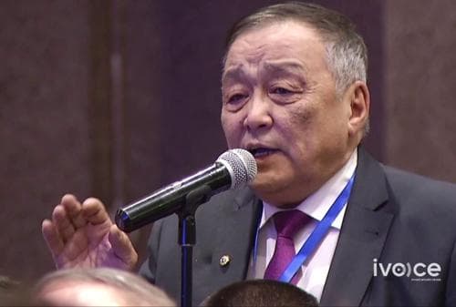 Яруу найрагч Ш.Гүрбазар Төрийн соёрхолт шагнал хүртлээ