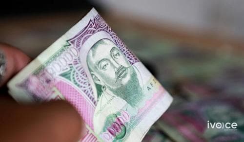 Нас барсан охиныхоо хүүхдийн мөнгийг найман жилийн турш авч байжээ