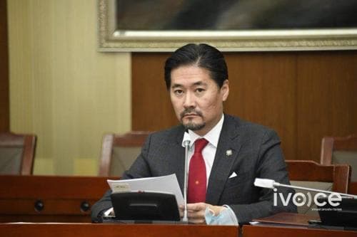 Г.Амартүвшин "Хөгжлийн банк"-ны асуудлаар шалгагдаж байхдаа хил гарчээ