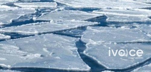 СЭРЭМЖЛҮҮЛЭГ: Нуурын мөсөнд автомашинтайгаа цөмөрч орсон иргэдийг аварчээ