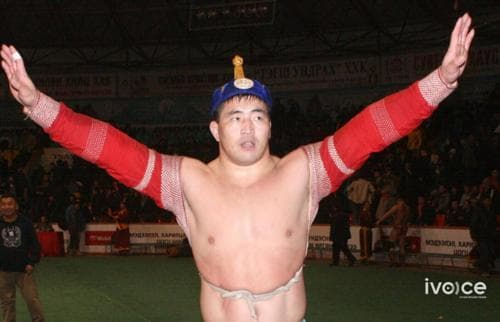 Монгол Улсын арслан Ц.Содномдорж мөрийтэй тоглоомын читон хулгайлсан хэргээр СААТУУЛАГДЖЭЭ