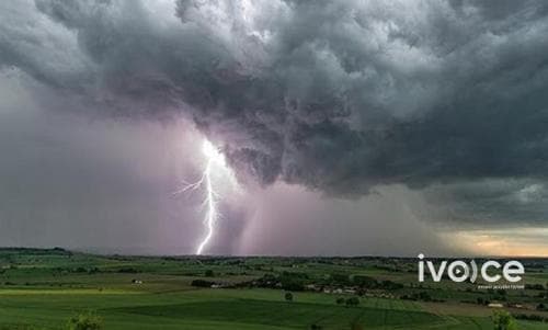 Дуу цахилгаантай аадар бороо орно