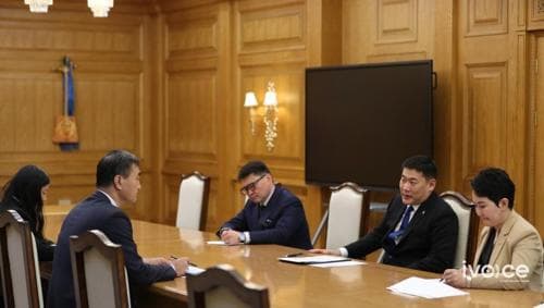 Ерөнхий сайд Л.Оюун-Эрдэнэ  Бичигт, Ульхан боомтын дэд бүтцийн асуудлаар ярилцав