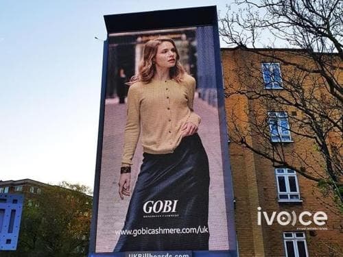 Лондонд "Говь" брэндийн сурталчилгааны самбар байршжээ