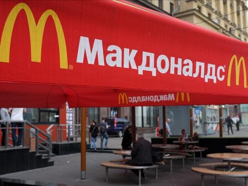 McDonald’s ОХУ-д үйл ажиллагаагаа зогсоосон тул сая сая долларын үнэ хүрэх хоол хаяжээ