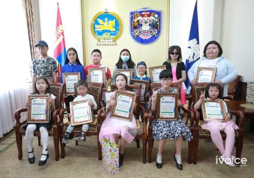 Гар зураг, гар урлал, зохион бичлэгийн уралдааны шилдгүүд шалгарлаа