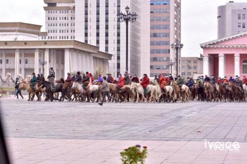 "Өөрөө эрлийз морь уядаг Хууль зүйн сайд эрх ашгаа хэтрүүлэн хэрэглэж байна"