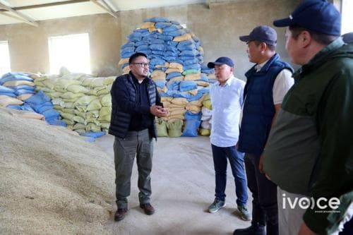 ХХААХҮ-ийн сайд З.Мэндсайхан тариаланчидтай уулзаж байна