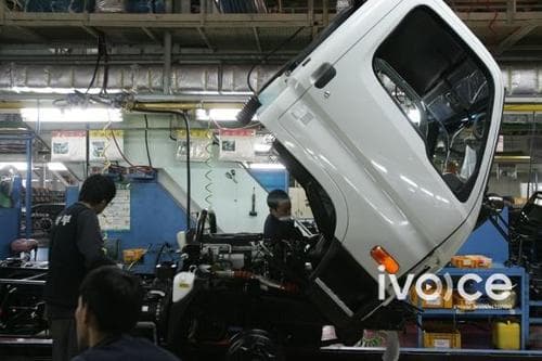 Автомашин засварлаж байгаад дарагдаж нас баржээ