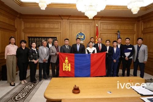 Ерөнхий сайд Л.Оюун-Эрдэнэ шатарчидтай уулзаж амжилт хүслээ