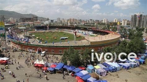 Төөрөхөөс сэргийлж, эцэг эхийн утасны дугаартай цаасан бугуйвчийг хүүхдүүдийн гарт зүүлгэнэ