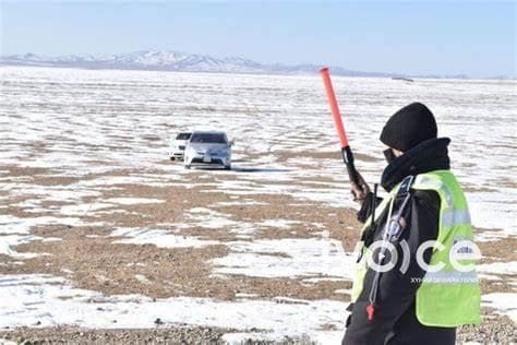 Хээр автомашин нь эвдэрч тусламж дуудахаар явсан жолооч амиа алджээ