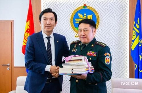 УИХ-ын гишүүн Н.Учрал хорих ангид таван мянган ном хандивлалаа