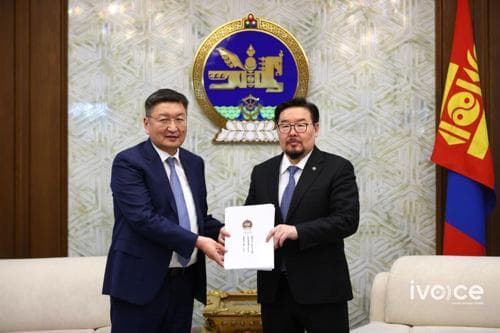 Олон хүүхэд төрүүлж өсгөсөн эхийг урамшуулах тухай хуульд нэмэлт оруулах тухай хуулийн төсөл өргөн барив