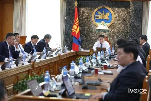 Засгийн газрын ээлжит хуралдаан үргэлжилж байна