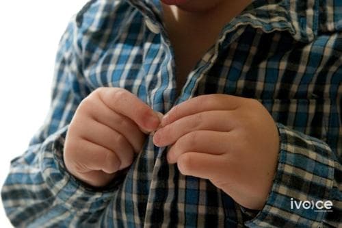 Хүүхдийн өмсөж буй хувцас хүмүүжил, төлөвшилд нөлөөлж байдгийг эцэг эхчүүд тоодоггүй