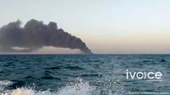 Ираны тэнгисийн флотын хамгийн том хөлөг дээр түймэр гарч, далайд живжээ