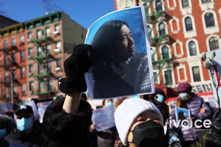 Нью-Йорк хотод Ази гаралтай эмэгтэй хутгалуулж амиа алджээ
