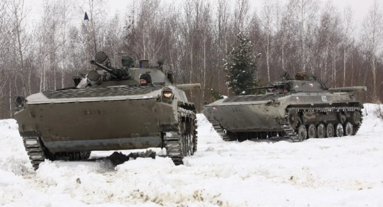 Чех улс байлдаанд эвдэрсэн Украины танкуудыг засварлаж өгнө