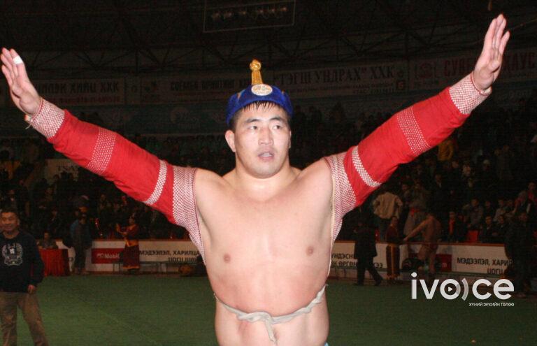 Монгол Улсын арслан Ц.Содномдорж мөрийтэй тоглоомын читон хулгайлсан хэргээр СААТУУЛАГДЖЭЭ