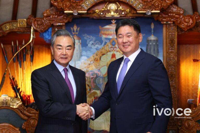Монгол Улсын Ерөнхийлөгч У.Хүрэлсүхэд БНХАУ-ын гадаад хэргийн сайд Ван И бараалхав