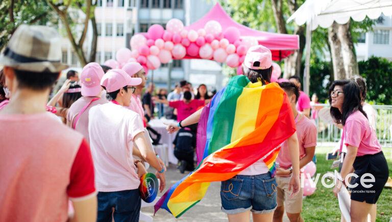 СИНГАПУР: Ижил хүйстний харилцааг хориглохоо болино