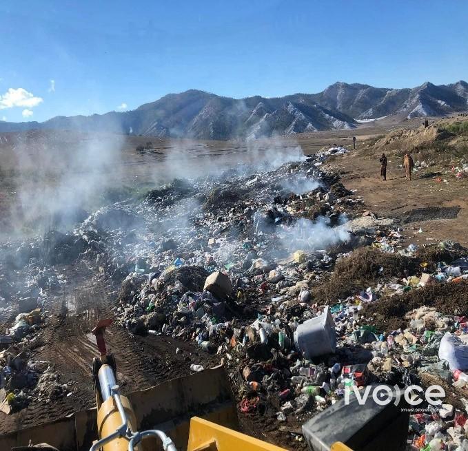 Булган аймгийн Хангал суманд хогийн цэгийн 1 га талбайн 250 тонн хог хаягдал буллаа