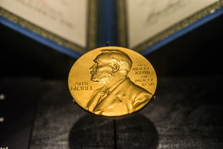 BBC: Химийн шинжлэх ухааны салбараас Нобелийн шагналыг хэн хүртэв