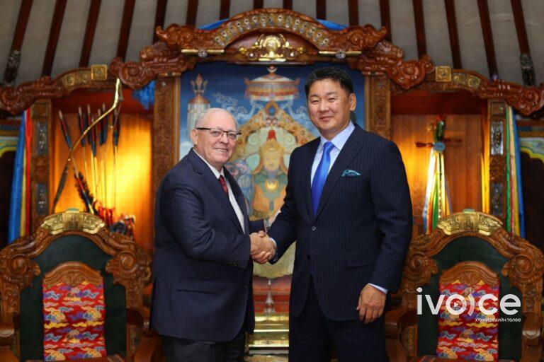 Монгол Улсын Ерөнхийлөгч У.Хүрэлсүхэд Канад Улсын Парламентын Сенатын танхимын дарга бараалхав