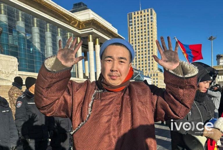 У.Цогтбаяр: Монголдоо сайхан амьдармаар байна. Хулгайч заавал шийтгэгдэх ёстой