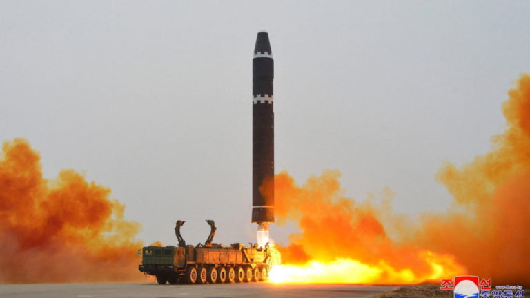 Өмнөд Солонгосчууд цөмийн зэвсэгтэй болохыг хүсэж байна