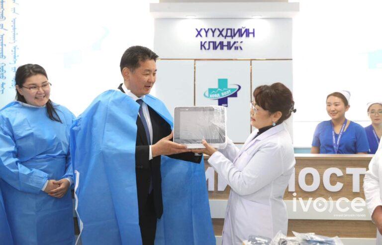 Монгол Улсын Ерөнхийлөгч Ховд аймгийн Баруун бүсийн оношилгоо, эмчилгээний төвд ажиллалаа