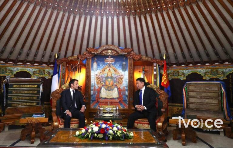 Монгол, Франц Улсын Ерөнхийлөгч нар албан ёсны уулзалт, хэлэлцээ хийлээ