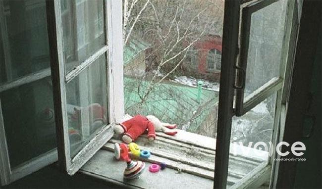 СЭРЭМЖЛҮҮЛЭГ: 11 настай хүүхэд орон сууцны цонхоор унаж амиа алджээ