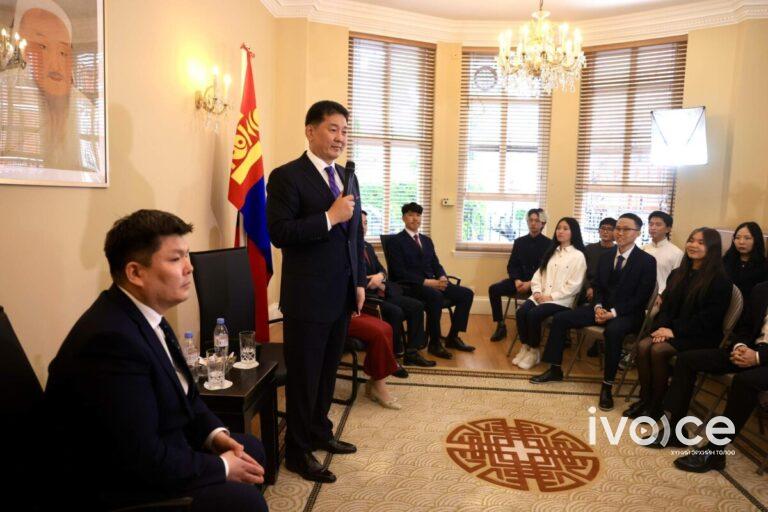Монгол Улсын Ерөнхийлөгч У.Хүрэлсүх “Илгээлт-2100” хөтөлбөрийн хүрээнд ИБУИНХУ-д сурч буй оюутнуудтай уулзлаа