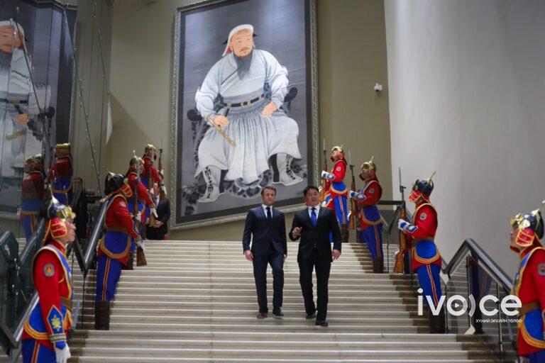 БНФУ-ын Ерөнхийлөгч Эммануэл Макрон “Чингис хаан” музейд зочлов