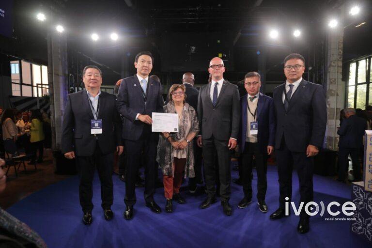 ЦХХХЯ, И-Монгол академид “Нээлттэй засгийн хүндэт өргөмжлөл” хүртээжээ