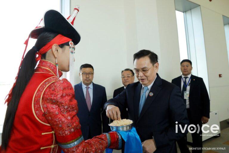 Лаос Ард Улсын Үндэсний Ассамблейн дарга Сайсумпон Фумвихан Монгол Улсад албан ёсны айлчлал хийхээр хүрэлцэн ирлээ