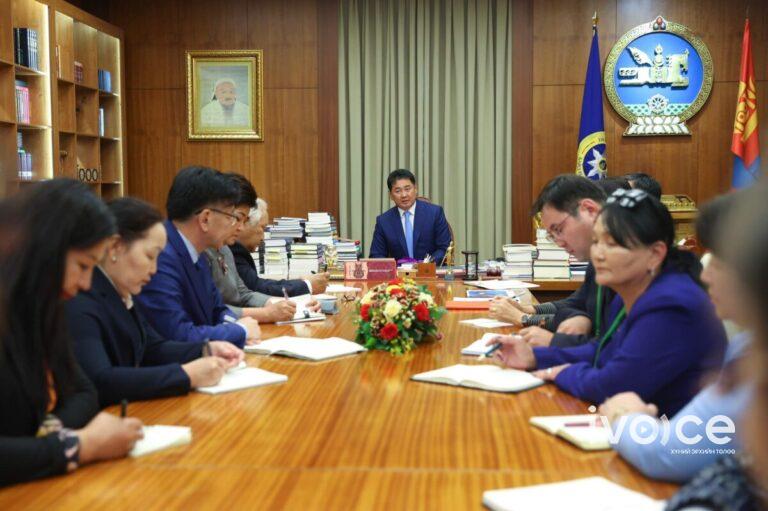Монгол Улсын Ерөнхийлөгч У.Хүрэлсүх Эрдэмтдийн зөвлөлийн гишүүдийг хүлээн авч уулзав